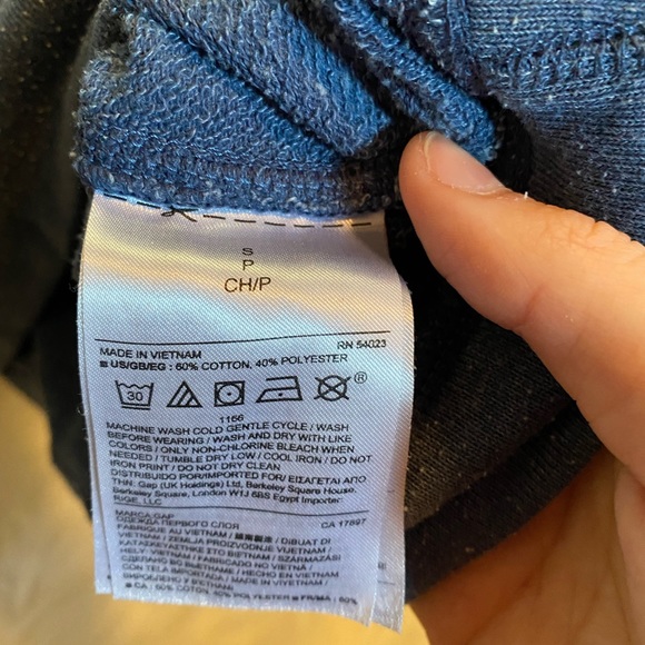 2/$30 ⚡️ - SWEATER | Women’s Gap size small - Picture 3 of 4